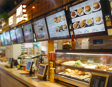 In modern QSR stores, the menu board above the counter is more than a price list. It is a key visual communication platform that influences customer decisions and highlights promotions. A 4-screen dyn...
